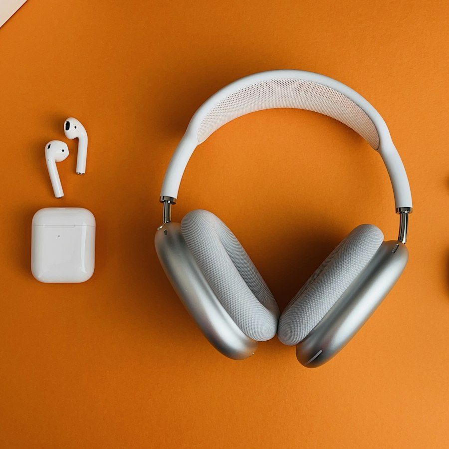 View image 3 of Apple AirPods Pro (2nd Generation) with MagSafe Case