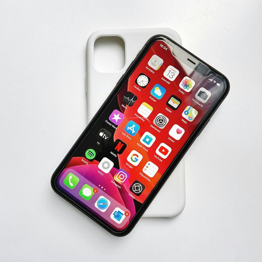 Apple Clear Case with MagSafe for iPhone 14 Pro
