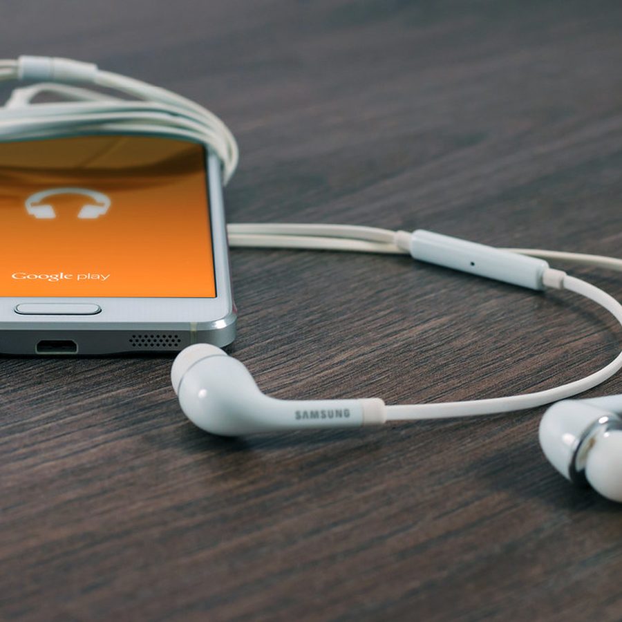 Apple EarPods with Lightning Connector