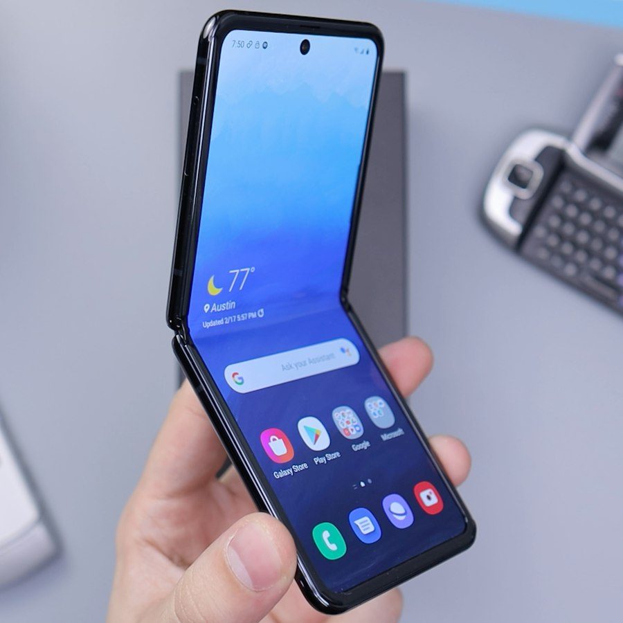 Samsung Galaxy Z Flip 5G (8GB + 256GB, Mystic Grey)